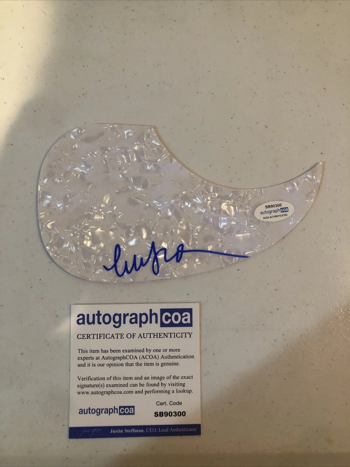 HAILEY WHITTERS SIGNED AUTOGRAPH ACOUSTIC GUITAR PICKGUARD ACOA COUNTRY STAR
