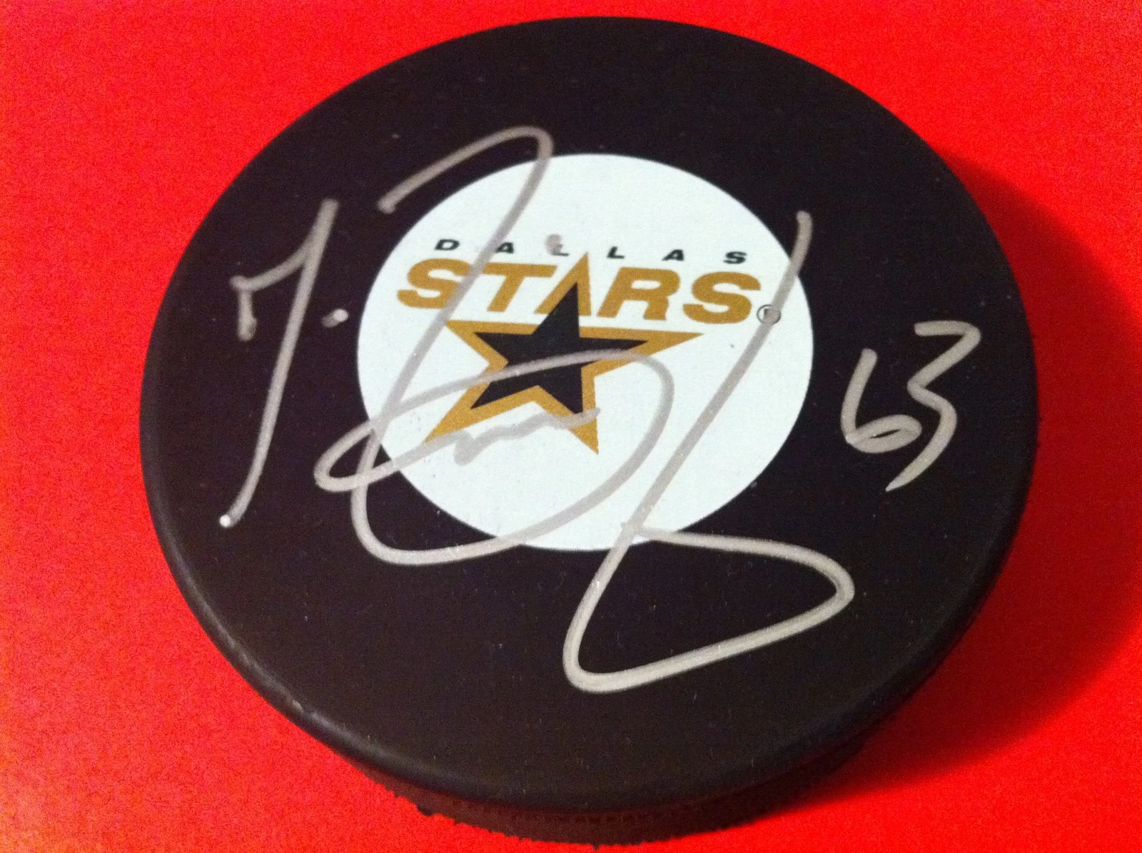 MIKE RIBEIRO Dallas Stars Signed Auto Puck
