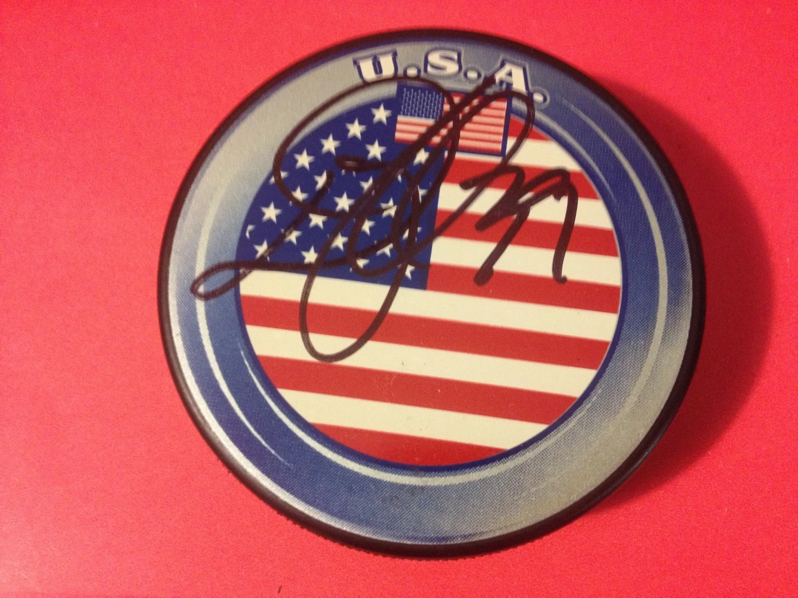 Doug Weight USA ISLANDERS Signed Auto Puck COA
