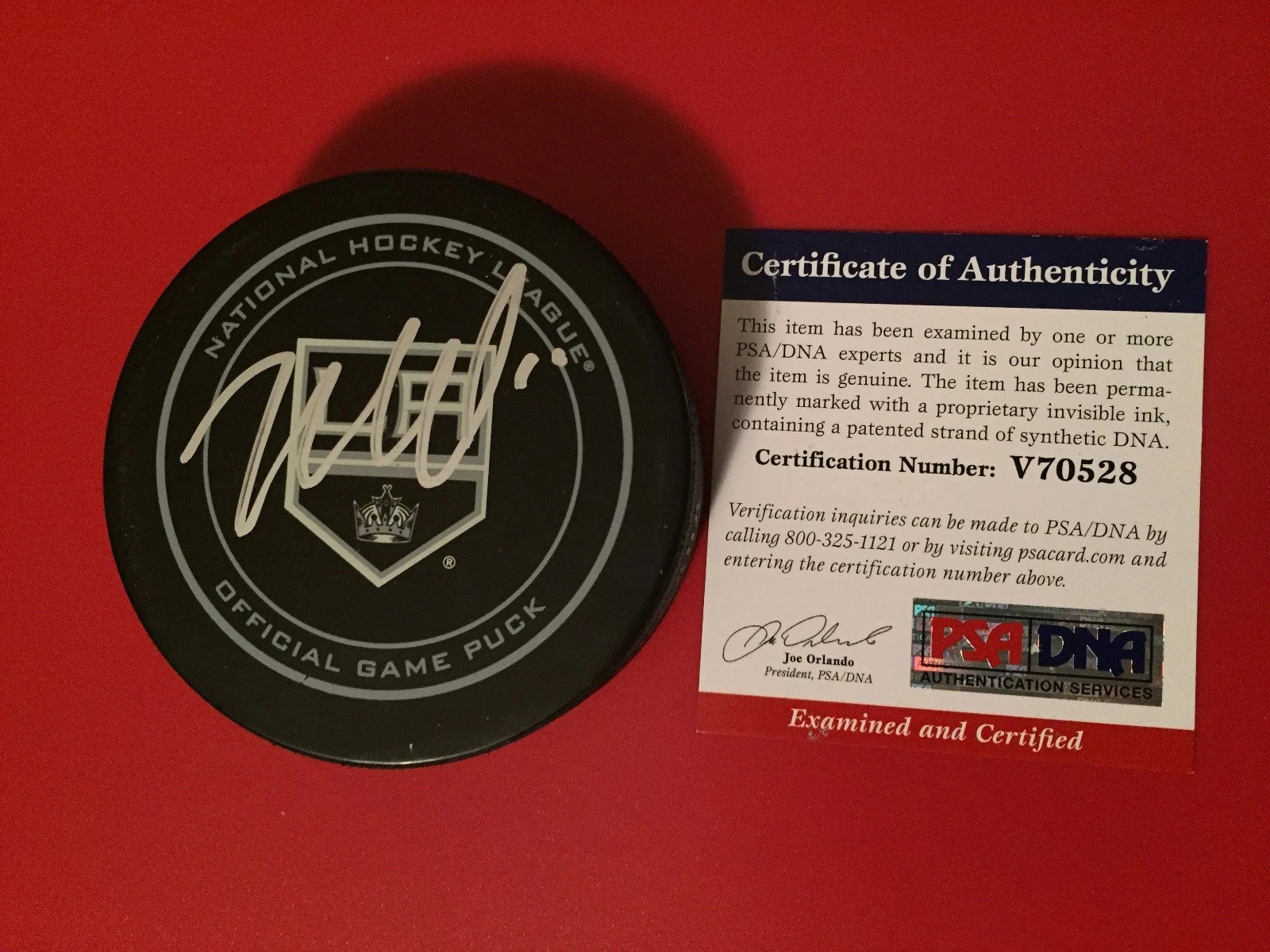 Mike Richards Stanley Cup Champions Hockey Signed Puck Auto PSA/DNA COA
