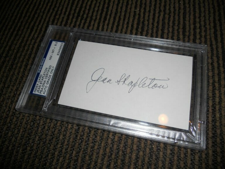 JEAN STAPLETON ALL FAMILY SIGNED 3×5 INDEX CARD PSA CERTIFIED & GRADED NM-MT 8.5
 COLLECTIBLE MEMORABILIA