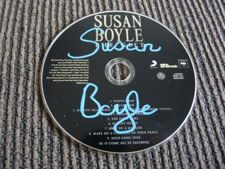 SUSAN BOYLE THE GIFT AUTOGRAPHED SIGNED CD GUARANTEED
 COLLECTIBLE MEMORABILIA