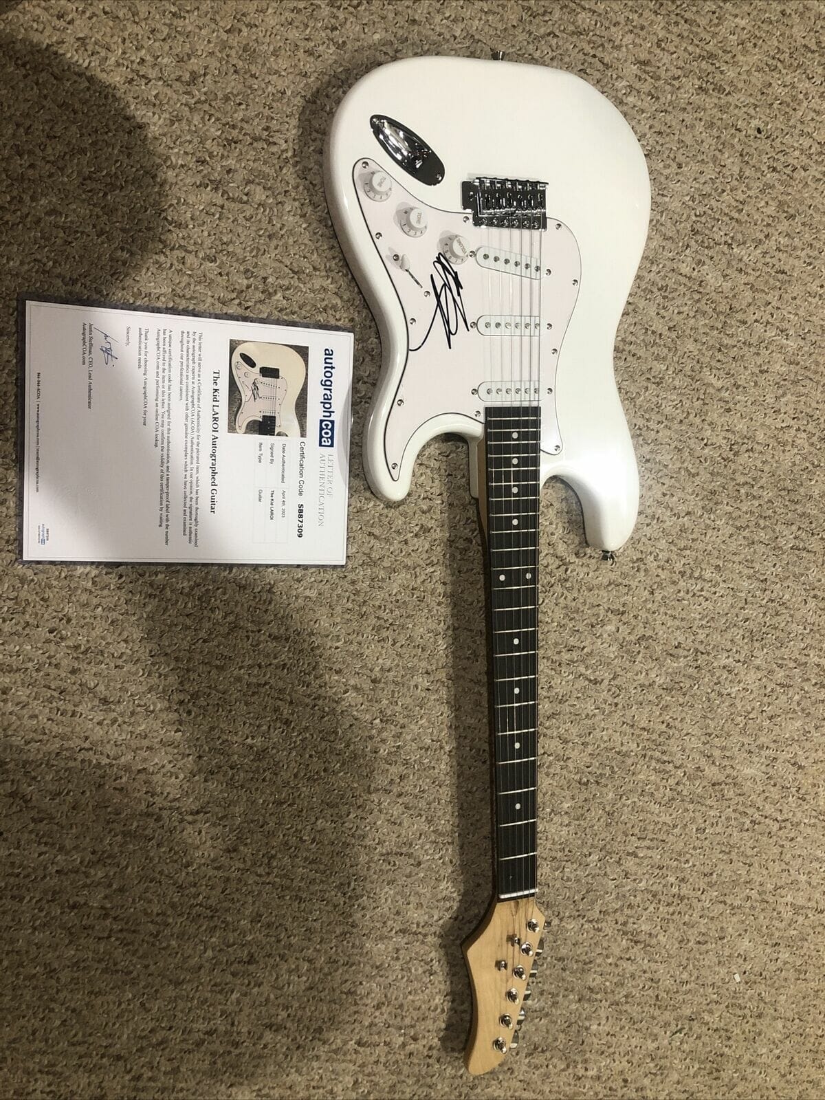 THE KID LAROI SIGNED AUTOGRAPH 38” STRAT ELECTRIC GUITAR ACOA COA