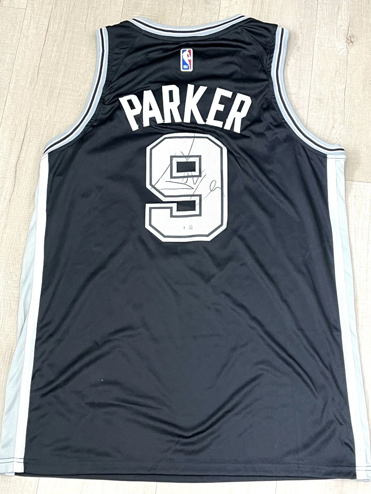 Tony Parker Hand Signed San Antonio Spurs Jersey HOF Beckett BAS Cert
