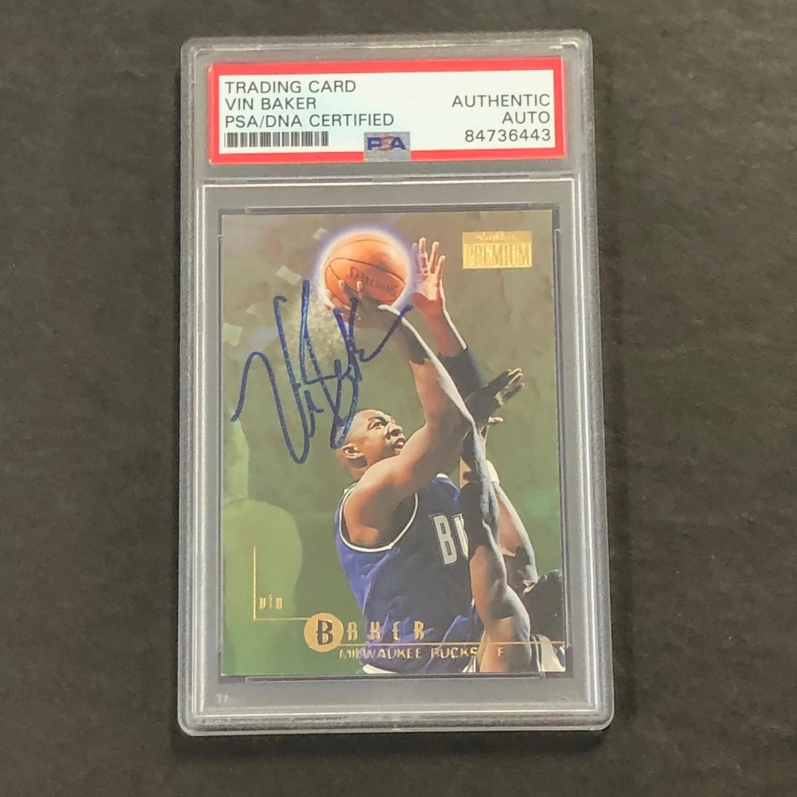 1996-97 Fleer Skybox #64 Vin Baker Signed Card PSA/DNA Slabbed Bucks
