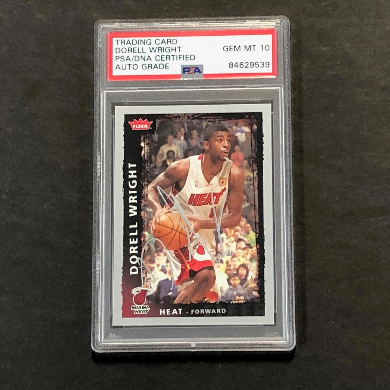 2008-09 NBA Fleer #100 Dorell Wright Signed Card AUTO 10 PSA Slabbed Heat
