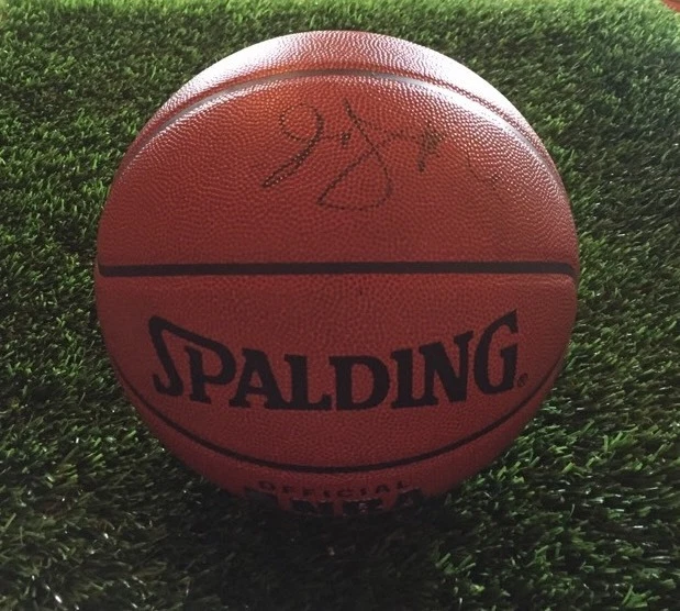 2000’S JULIUS DR. J ERVING PHILADELPHIA SIXERS SIGNED BASKETBALL JSA/LOA MEARS COLLECTIBLE MEMORABILIA