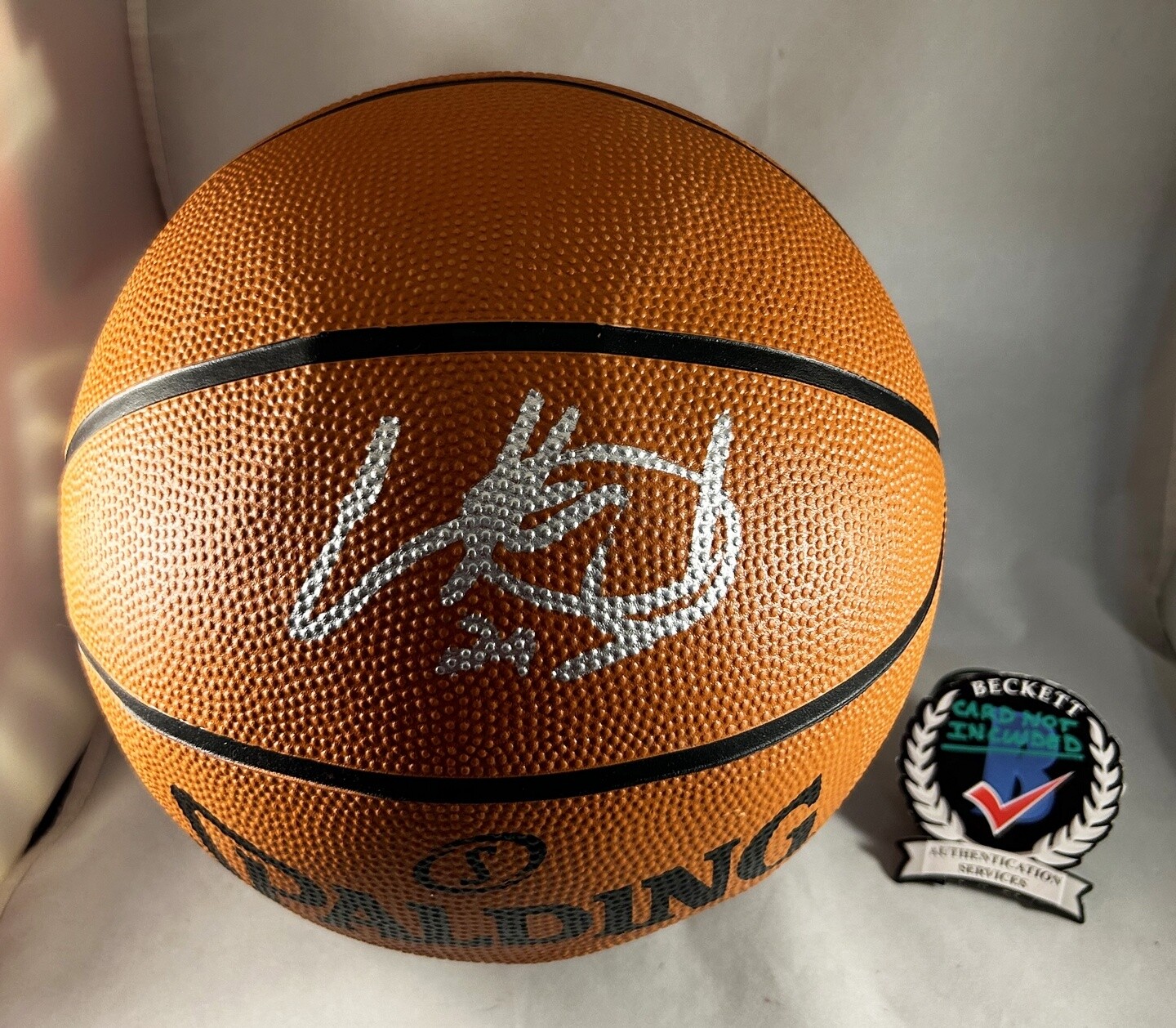 Charles Oakley Signed Basketball New York Knicks Beckett BAS COA
