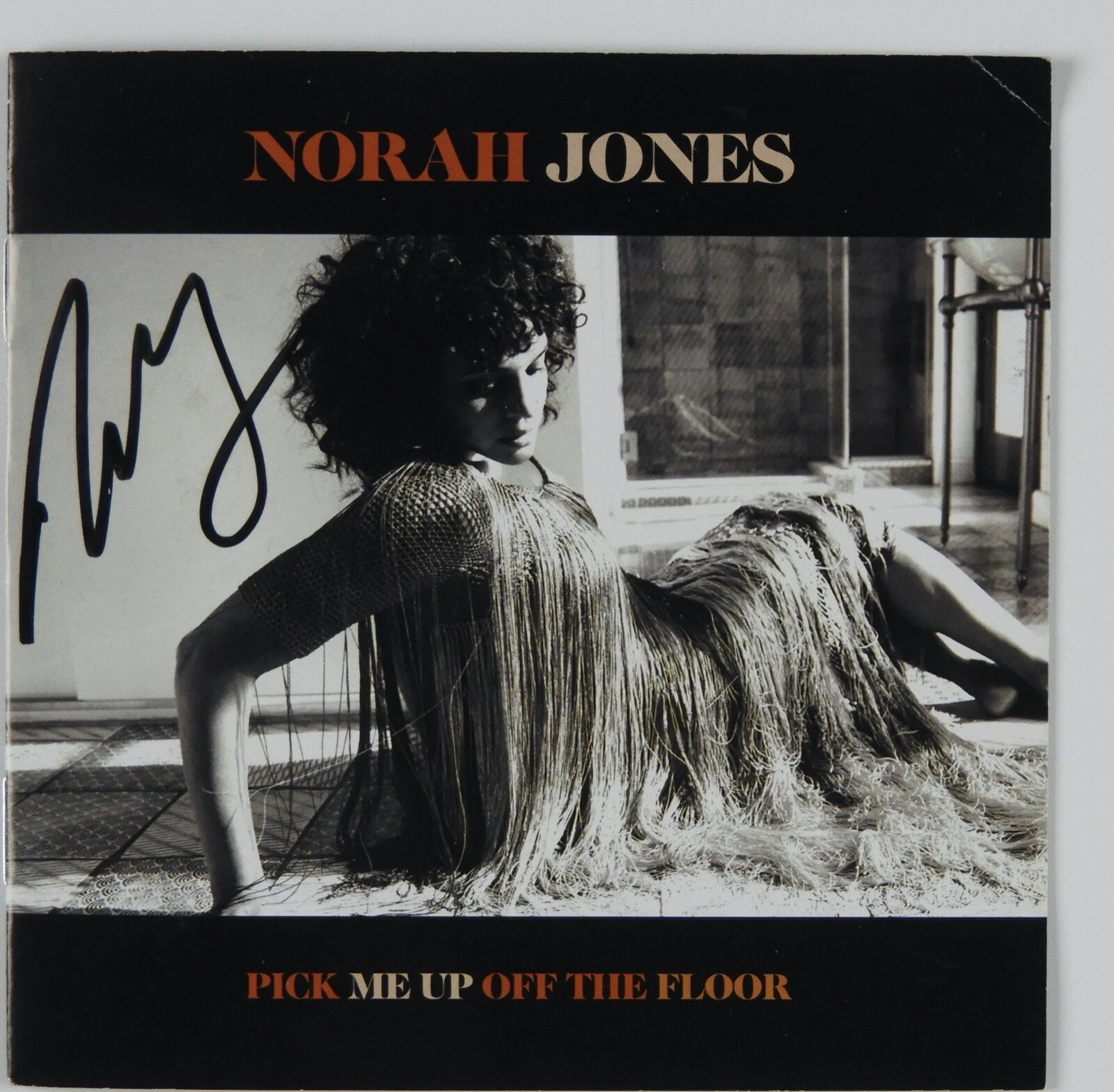 Norah Jones JSA Signed Autograph CD Booklet Pick Me Up Off The Floor
