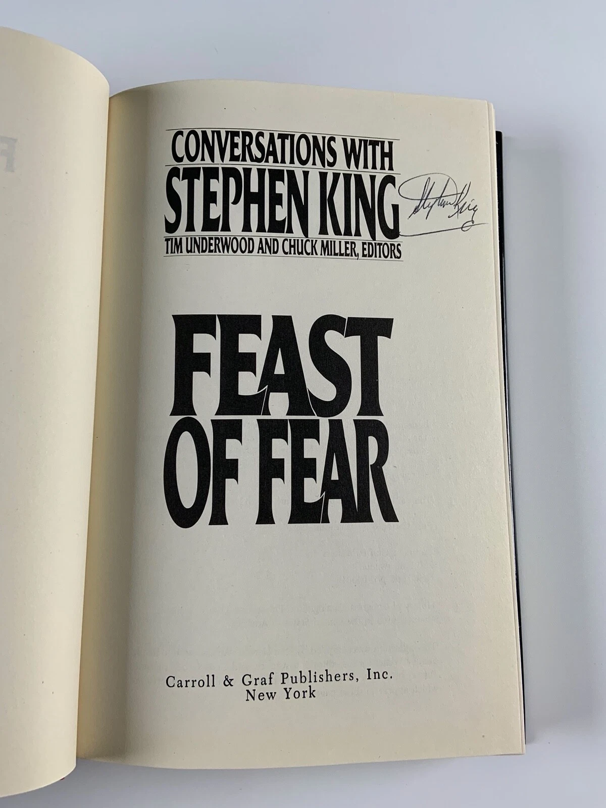 Stephen King Conversations with JSA Autograph Signed Book Feast Of Fear
