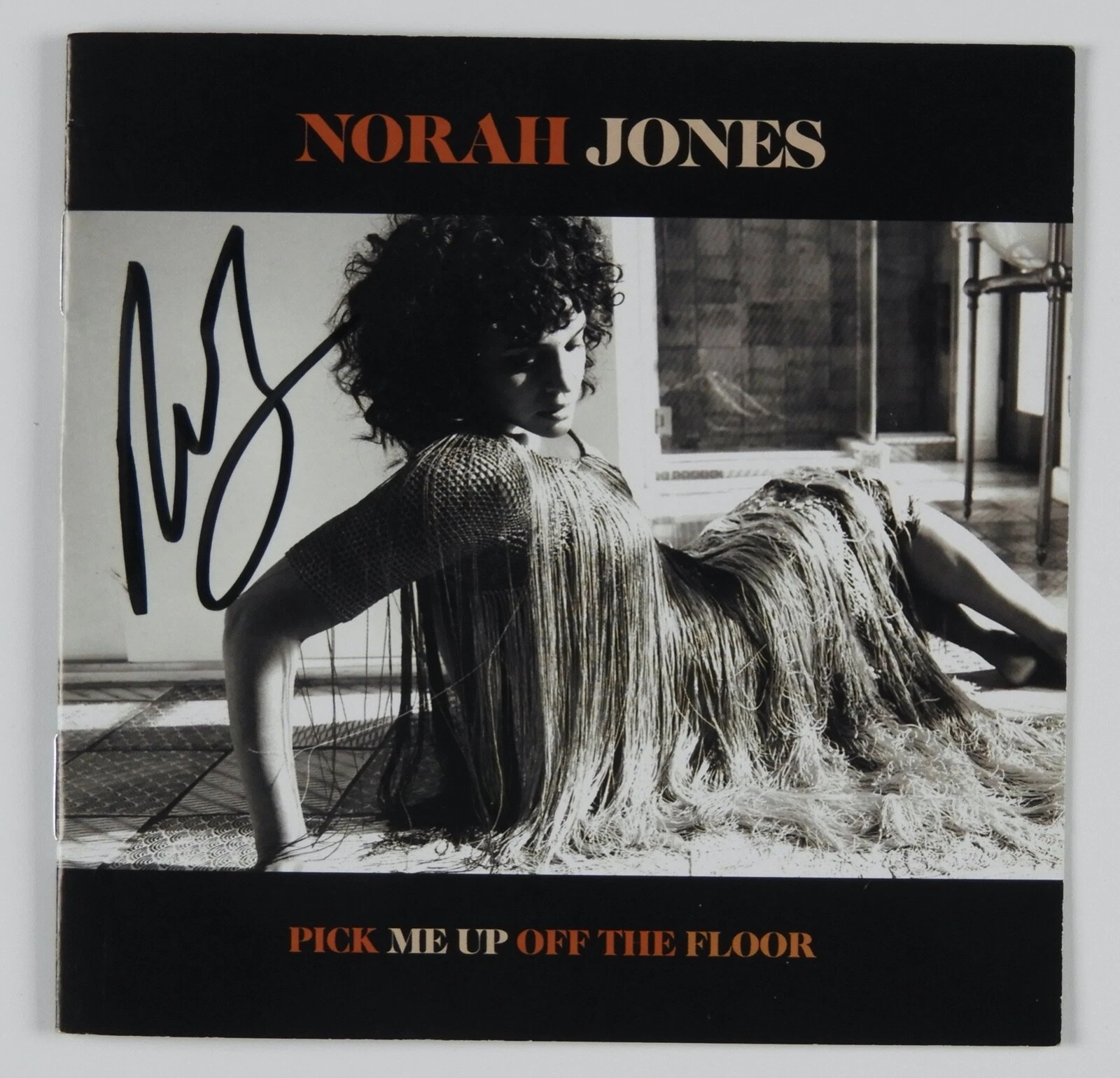 Norah Jones JSA Signed Autograph CD Booklet Pick Me Up Off The Floor
