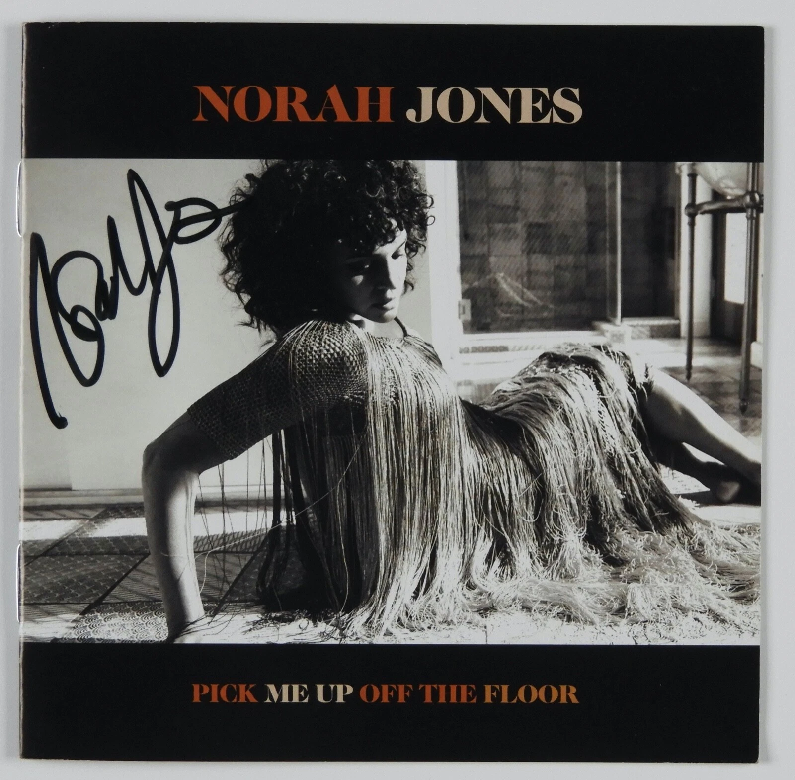 Norah Jones JSA Signed Autograph CD Booklet Pick Me Up Off The Floor
