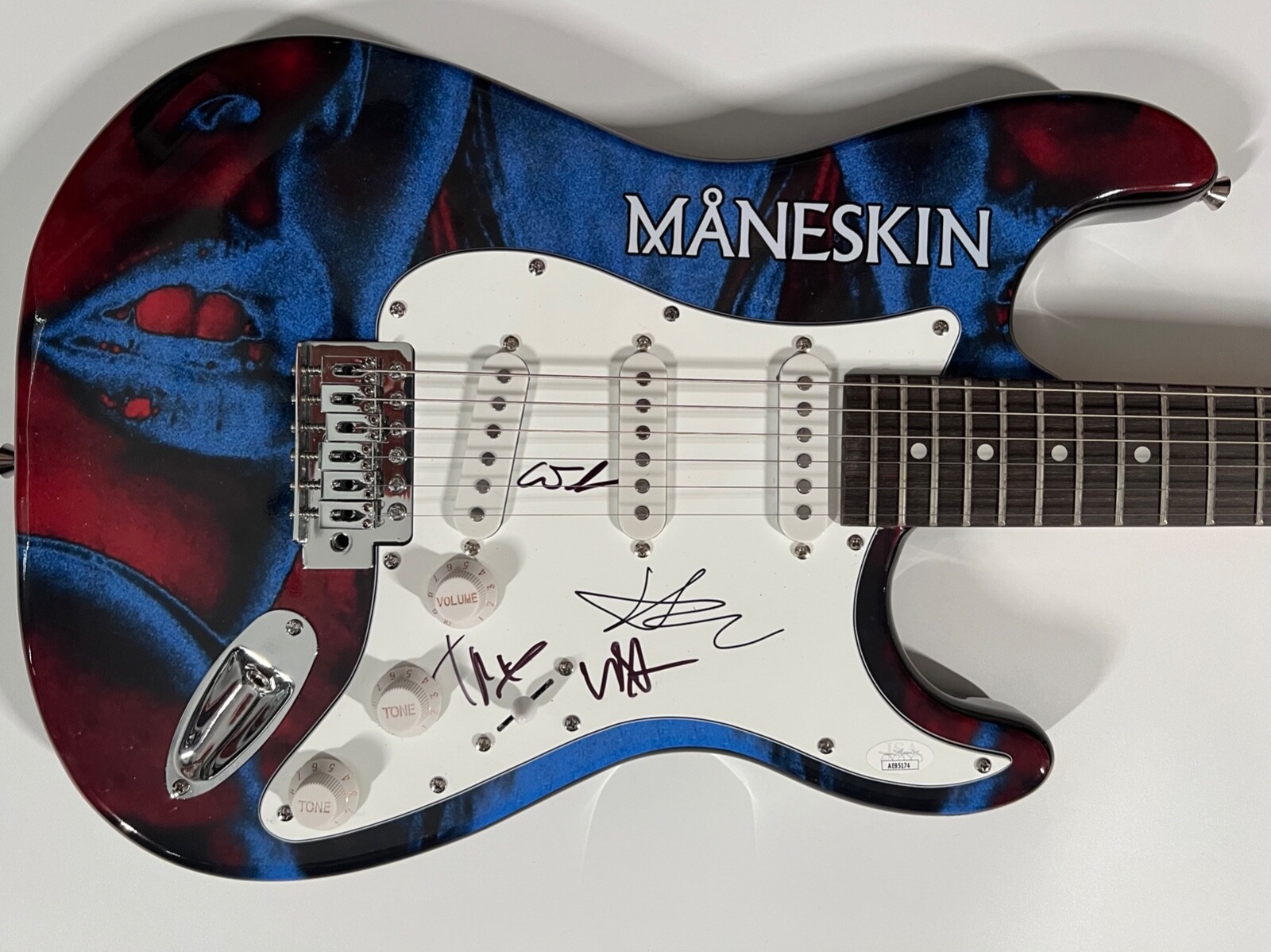 Maneskin JSA Autograph Fully Signed Guitar Stratocaster Damiano David ++
