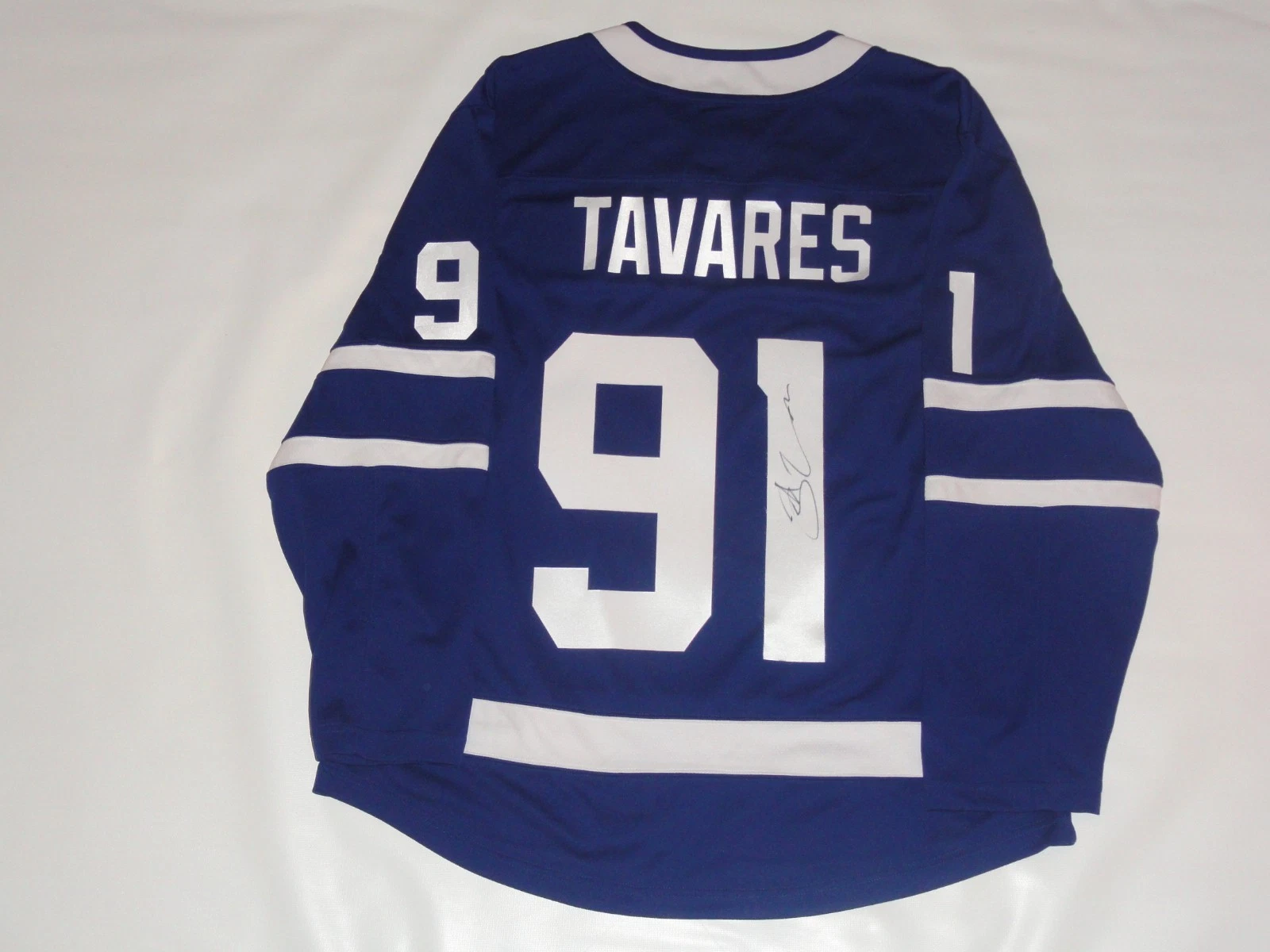 JOHN TAVARES SIGNED TORONTO MAPLE LEAFS FANATICS JERSEY PROOF JSA COA LICENSED

