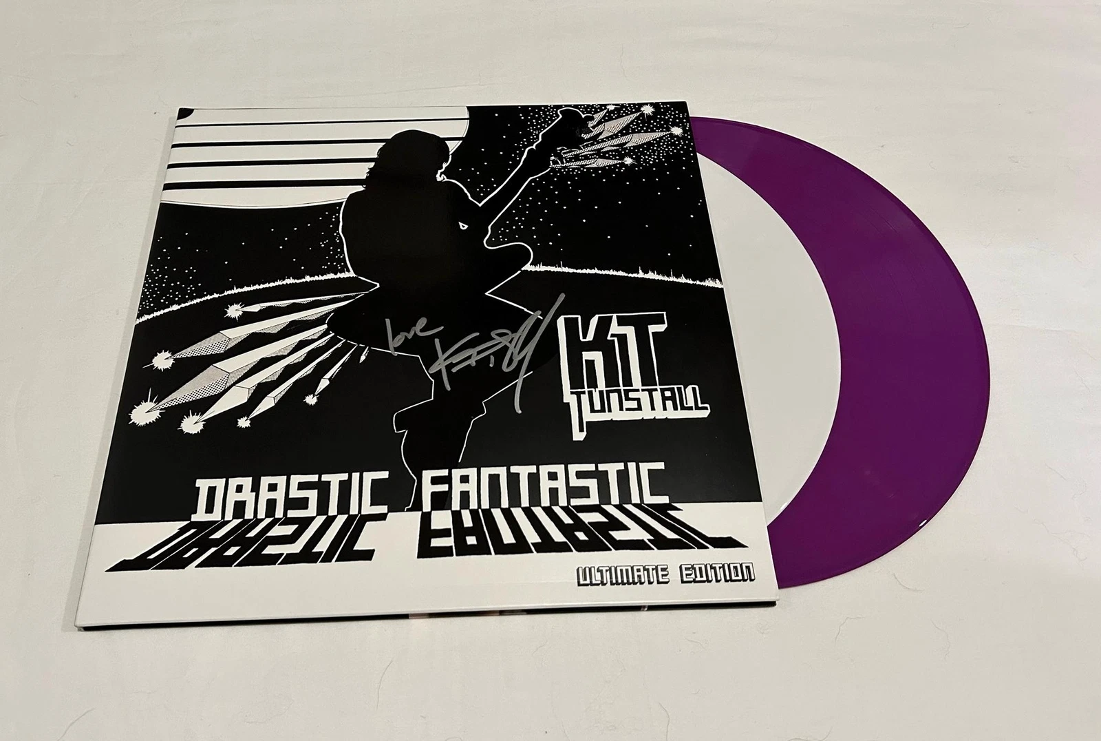 KT TUNSTALL SIGNED DRASTIC FANTASTIC VINYL RECORD JSA
