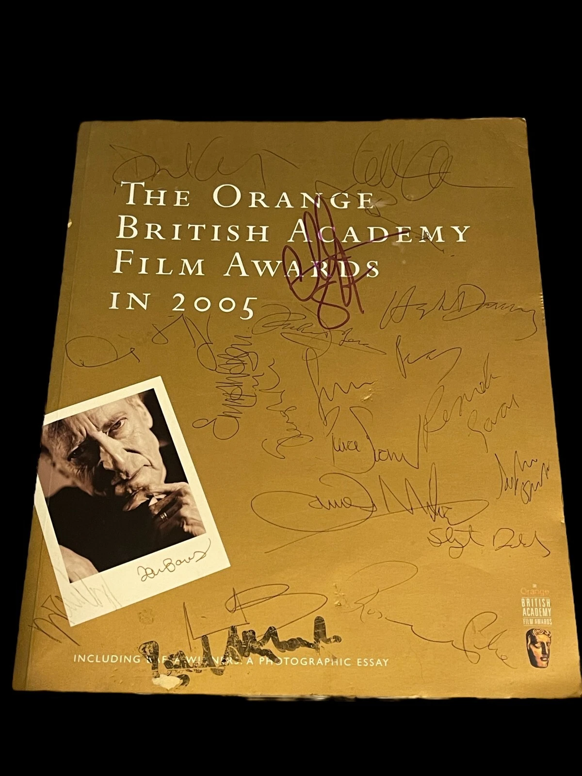 Daniel Craig Emma Watson Richard Gere Pierce Brosnan +16 Signed Book Beckett BAS
