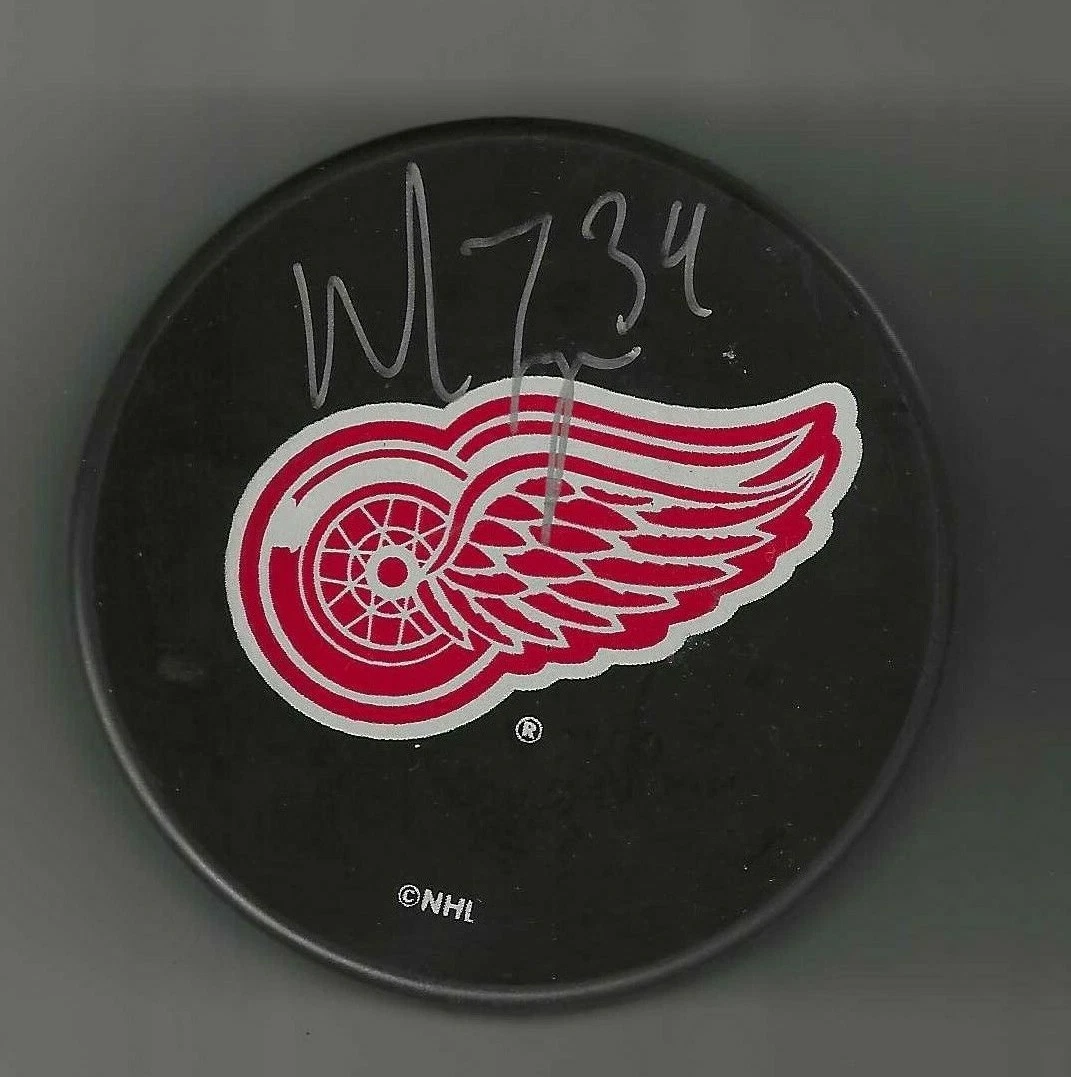 Manny Legace Signed Detroit Red Wings Souvenir Puck
