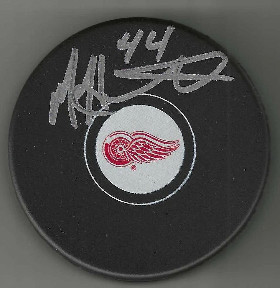 Mark Hartigan Signed Detroit Red Wings Puck
