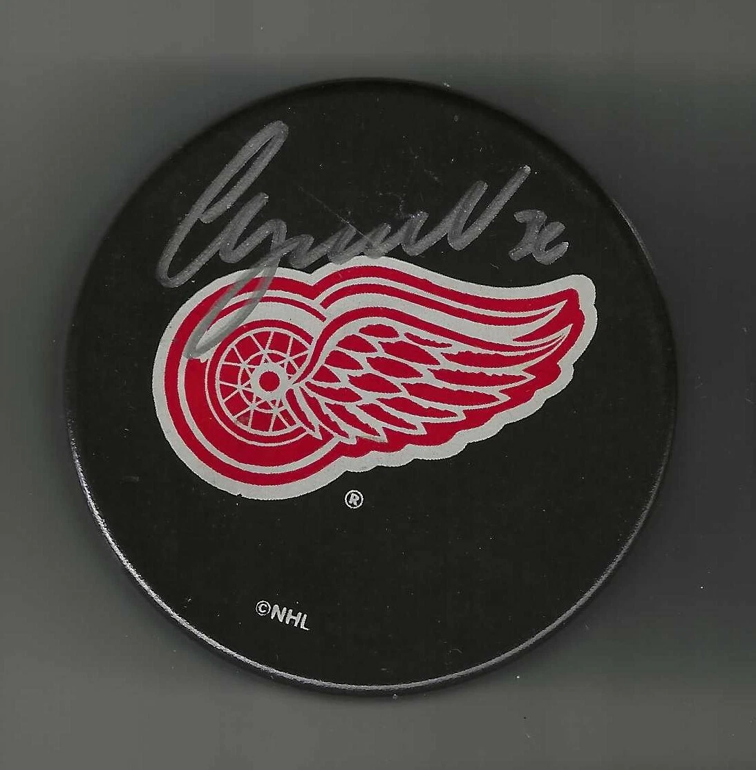 Chris Osgood Signed Detroit Red Wings In Glas Co Puck
