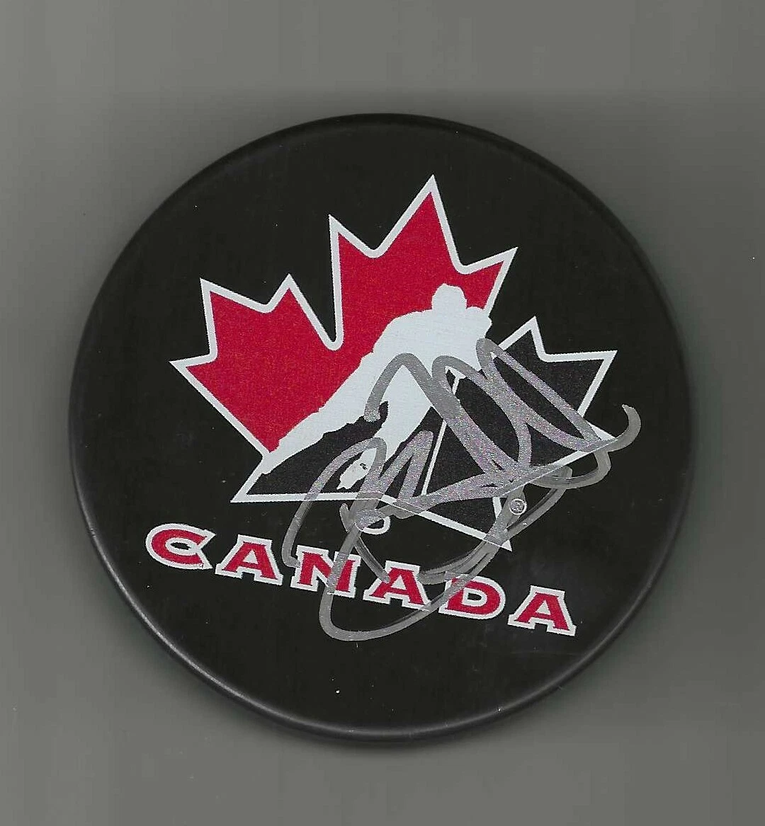 Brent Seabrook Signed Canada Hockey Puck Chicago Blackhawks
