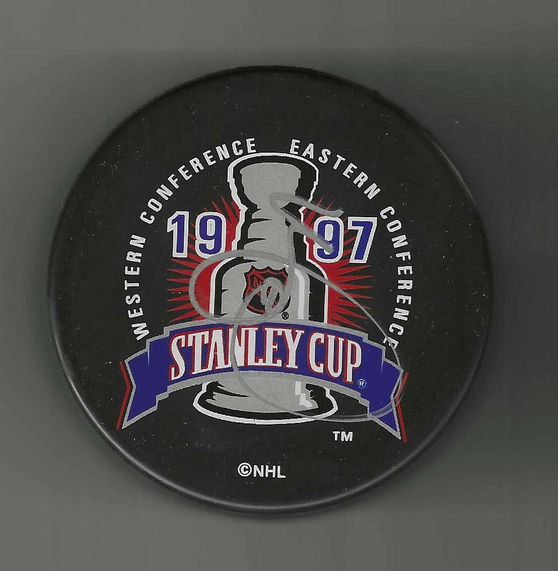 Jim Nill Signed Detroit Red Wings 1997 Stanley Cup Champions Logo Puck
