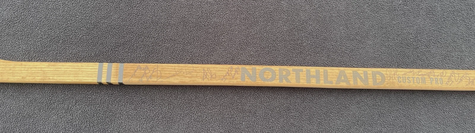 1967/68 Detroit Red Wings Team Signed Stick Roger Crozier JSA LOA COA 21 Auto's
