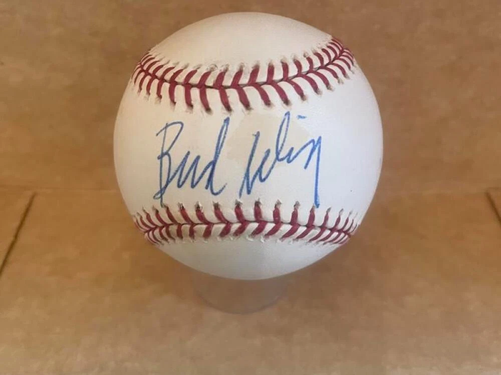 BUD SELIG MLB COMMISSIONER SIGNED AUTO M.L. BASEBALL BECKETT AUTH
