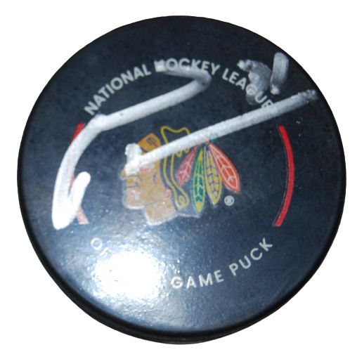 MARIAN HOSSA signed (CHICAGO BLACKHAWKS) Game hockey puck BECKETT BAS AD27394
