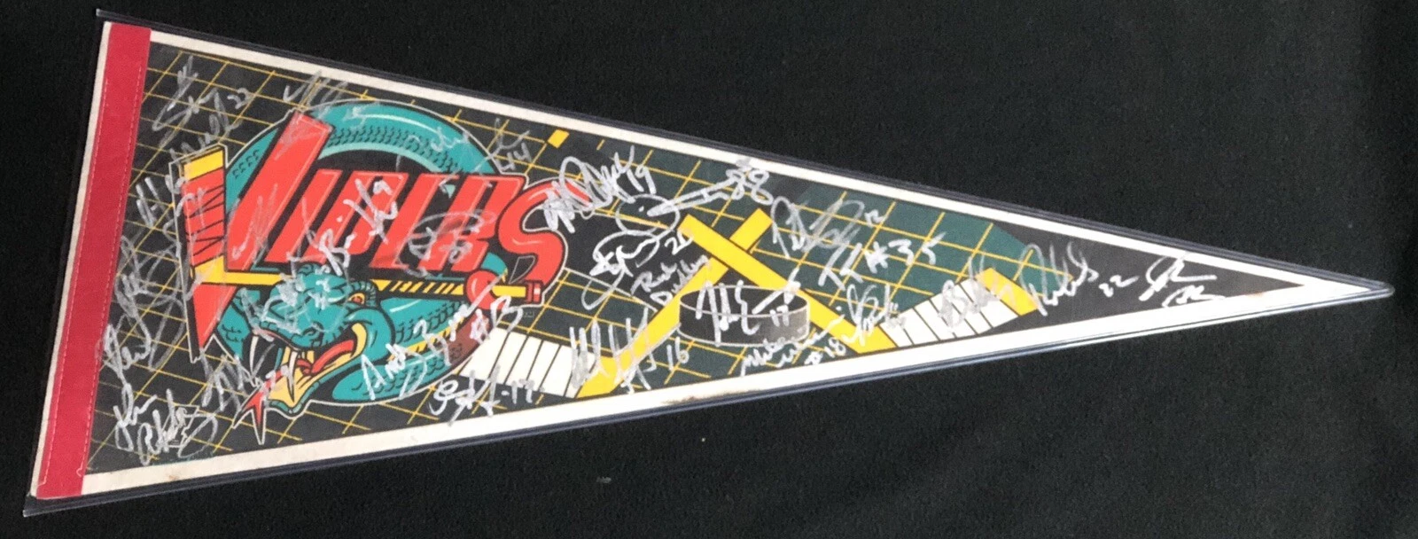 1998/99 Vipers Pennant Team Signed Pennant Signed By 25 Tampa Bay Lightning
