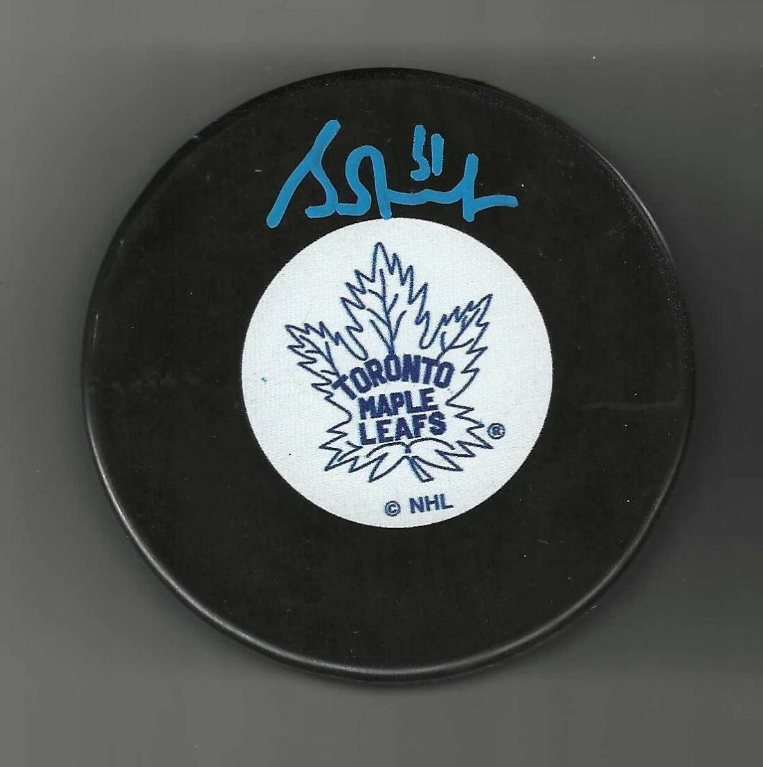 Grant Fuhr Signed Toronto Maple Leafs Vintage Logo Puck Signed In Blue
