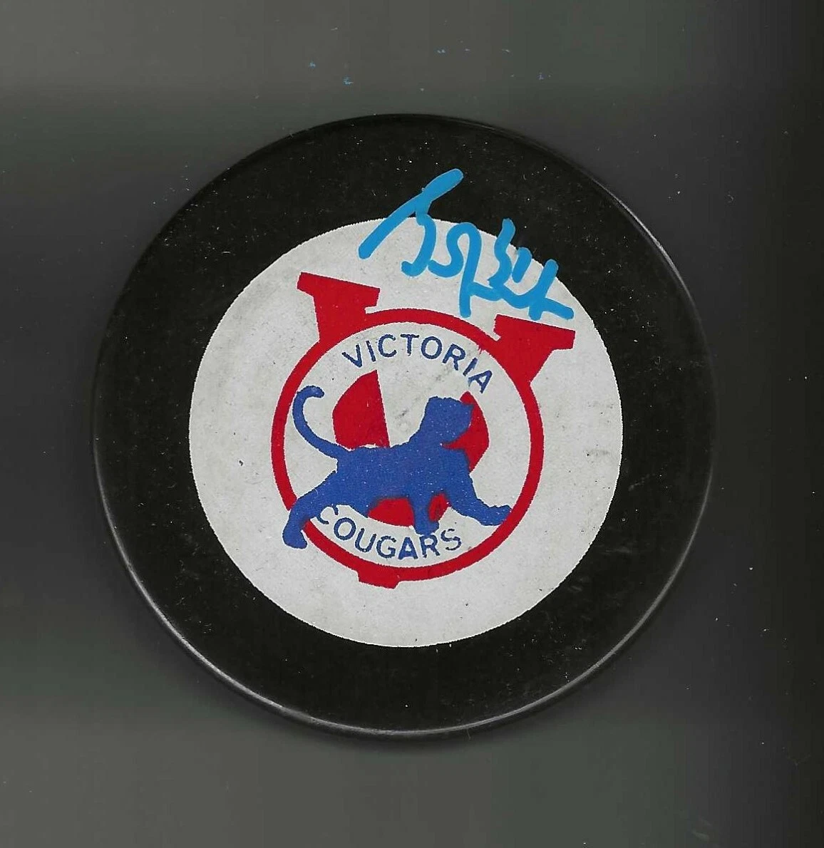 Grant Fuhr Signed Victoria Cougers Vintage Czechoslovakia Puck Edmonton Oilers

