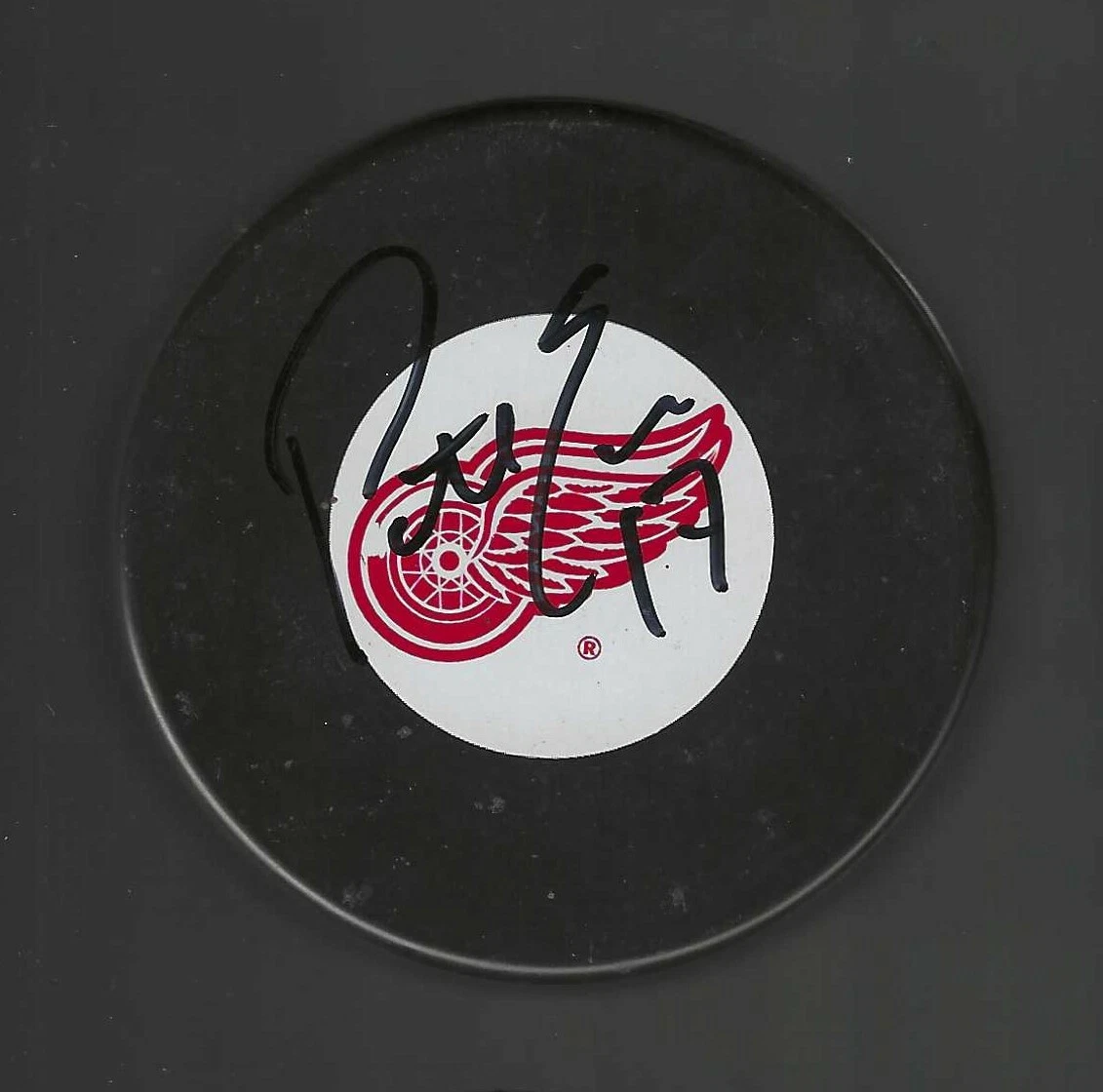 Patrick Eaves Signed Detroit Red Wings Puck Signed In Black
