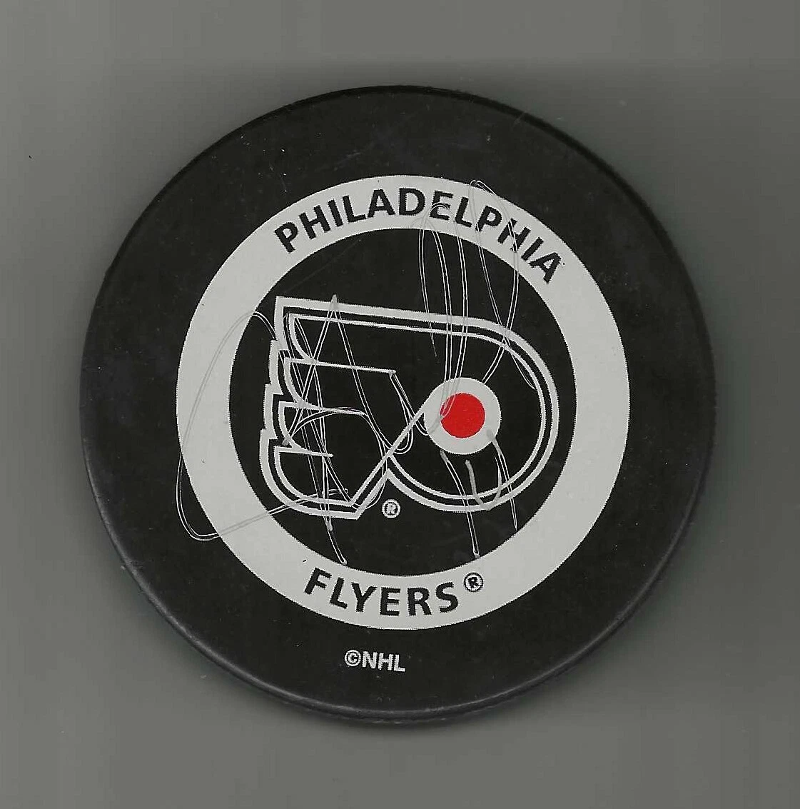 Justin Williams Signed Philadelphia Flyers Official Game Puck
