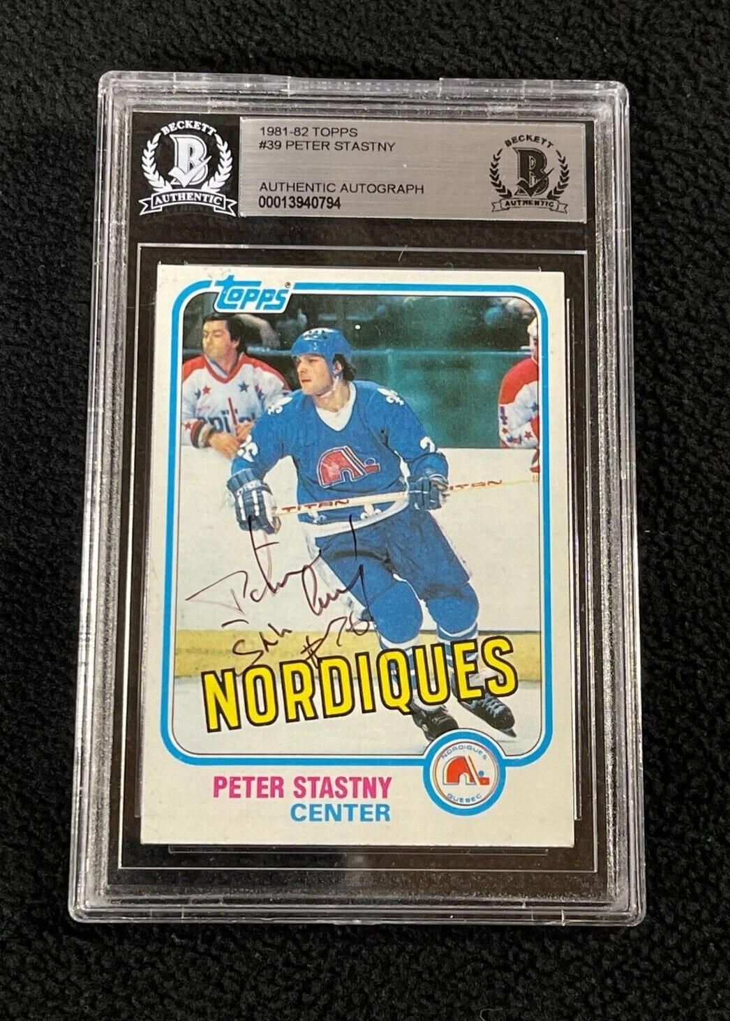 Peter Stastny Signed 1981/82 Topps Rookie Card #39 Beckett Certified Nordiques
