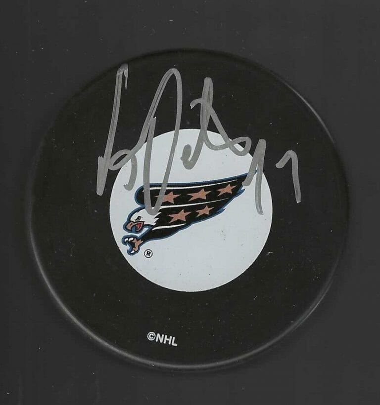 ADAM OATES SIGNED WASHINGTON CAPITALS EAGLE LOGO PUCK
 COLLECTIBLE MEMORABILIA