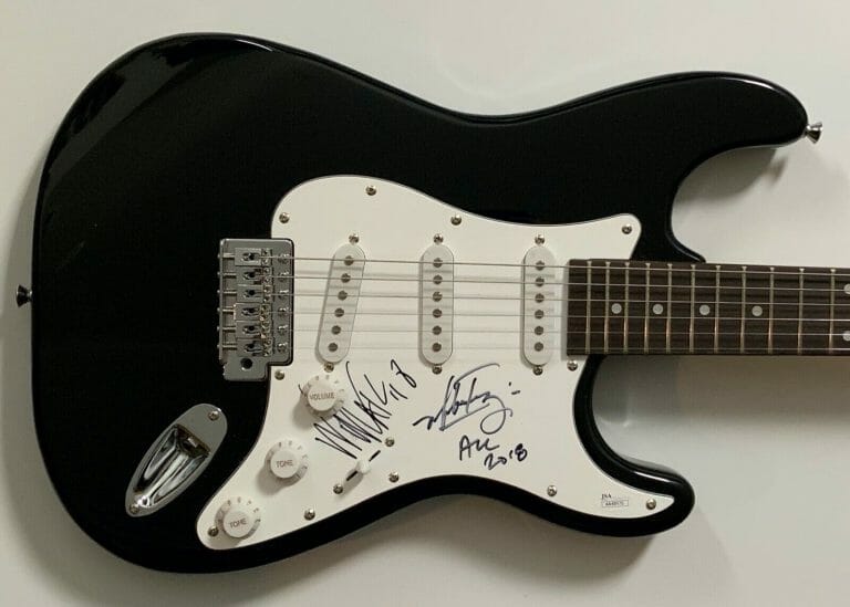 ALICE IN CHAINS JSA AUTOGRAPH SIGNED GUITAR STRATOCASTER MIKE INEZ WILLIAM DUVAL
 COLLECTIBLE MEMORABILIA