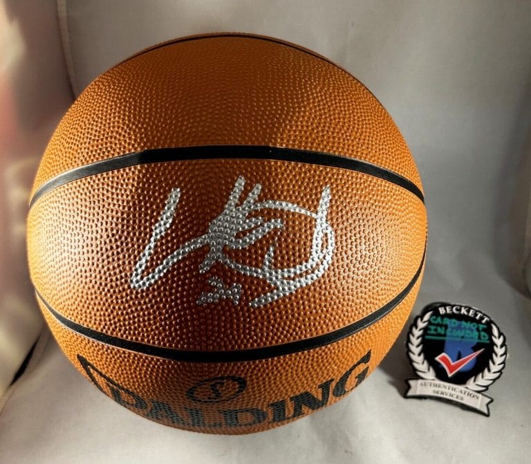 CHARLES OAKLEY SIGNED BASKETBALL NEW YORK KNICKS BECKETT BAS COA
 COLLECTIBLE MEMORABILIA