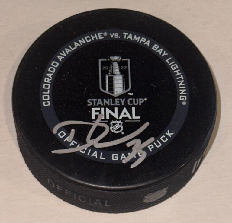 DARCY KUEMPER SIGNED 2022 STANLEY CUP OFFICIAL GAME PUCK BECKETT AUTH BAS
 COLLECTIBLE MEMORABILIA