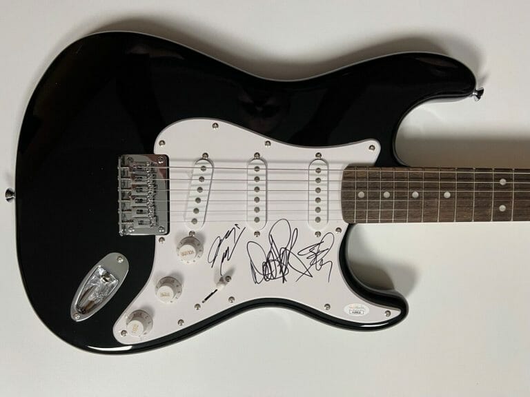 KINGS X JSA FULLY AUTOGRAPH SIGNED STRATOCASTER GUITAR TY TABOR GASKILL PINNICK
 COLLECTIBLE MEMORABILIA
