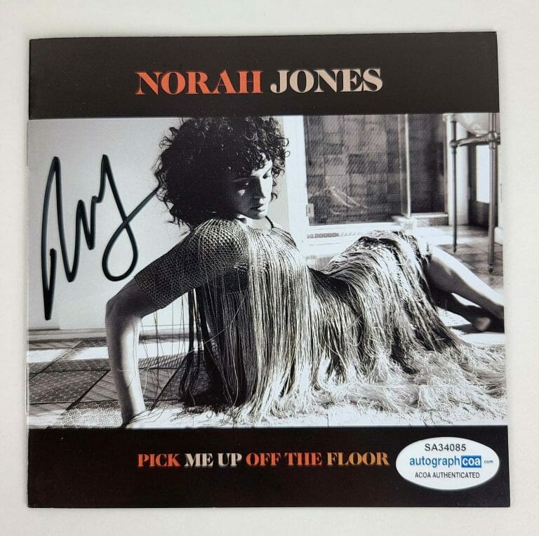 NORAH JONES AUTOGRAPHED PICK ME UP OFF THE FLOOR CD CVR LP ALBUM ACOA
 COLLECTIBLE MEMORABILIA