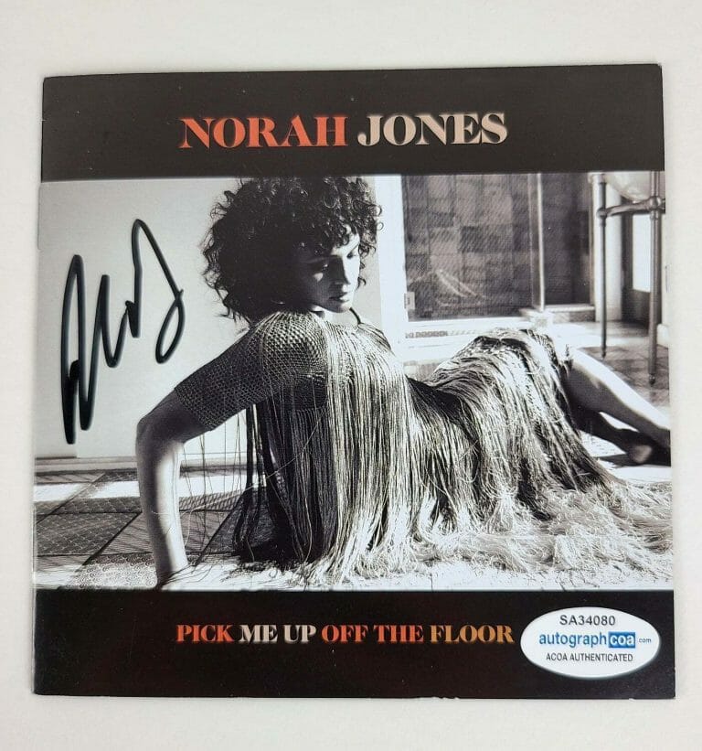 NORAH JONES AUTOGRAPHED PICK ME UP OFF THE FLOOR CD CVR LP ALBUM ACOA
 COLLECTIBLE MEMORABILIA