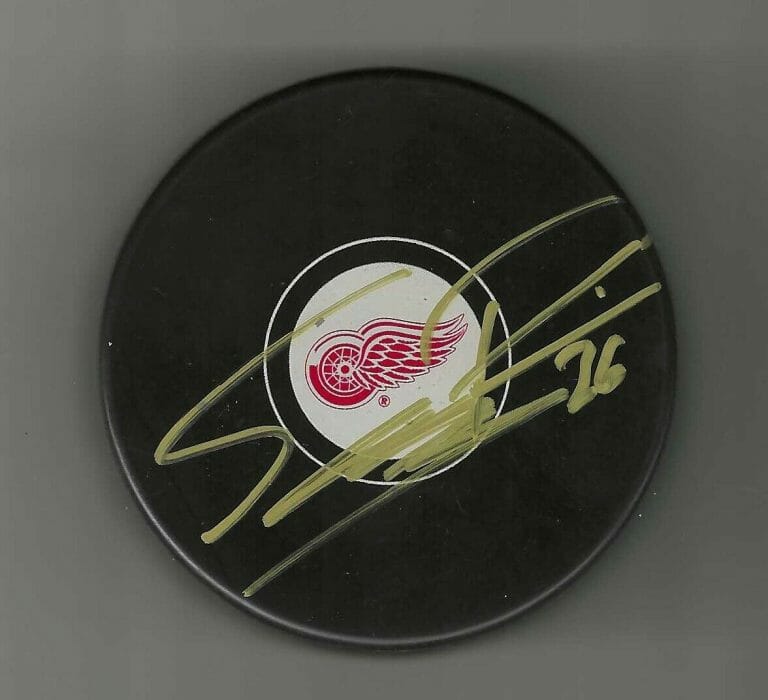 TEEMU PULKKINEN SIGNED DETROIT RED WINGS PUCK SIGNED IN GOLD
 COLLECTIBLE MEMORABILIA