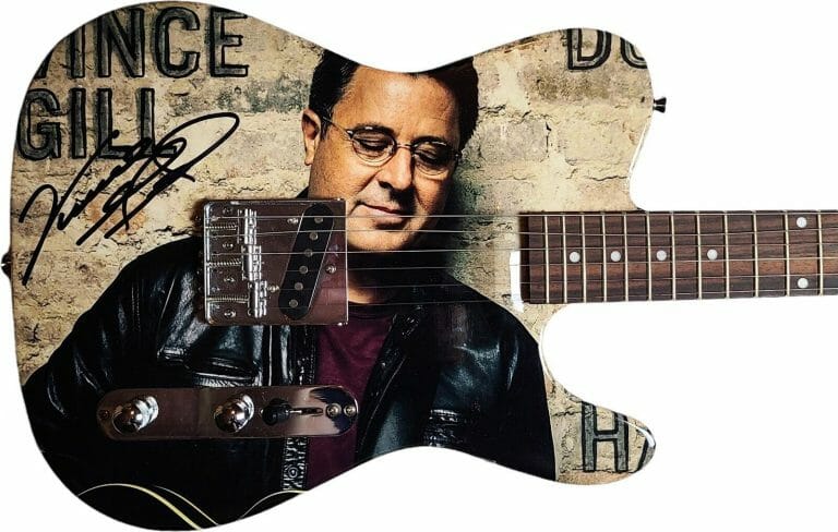 VINCE GILL AUTOGRAPHED SIGNED ALBUM LP CD GRAPHICS PHOTO GUITAR
 COLLECTIBLE MEMORABILIA