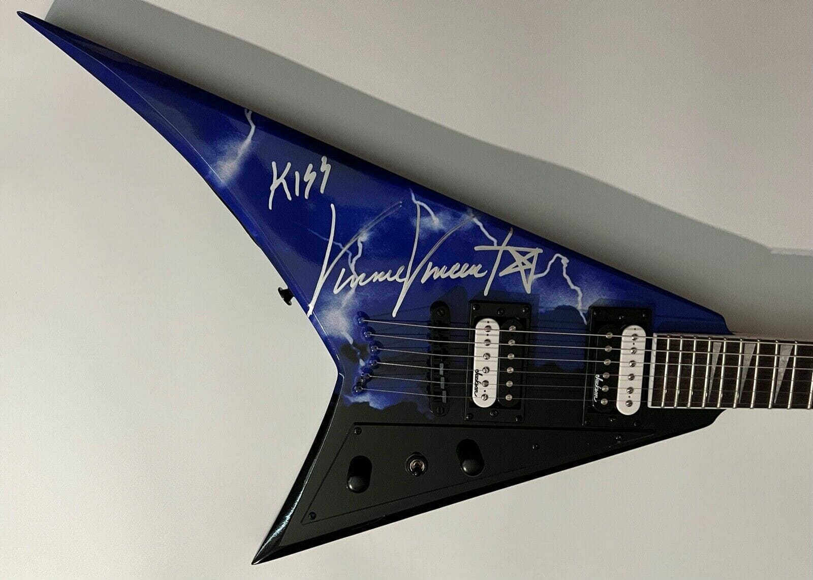 Vinnie Vincent Guitar KISS REAL Signed Autograph Jackson Guitar Creatures Themed
Opens in a new window or tab