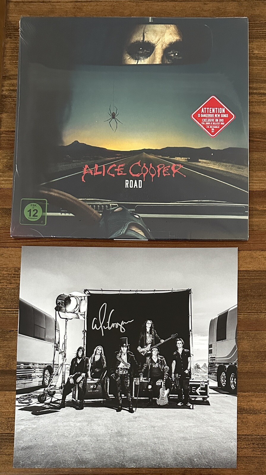 ALICE COOPER ROAD 2LP RED VINYL & AUTOGRAPHED SIGNED PICTURE BECKETT BAS COA COLLECTIBLE MEMORABILIA