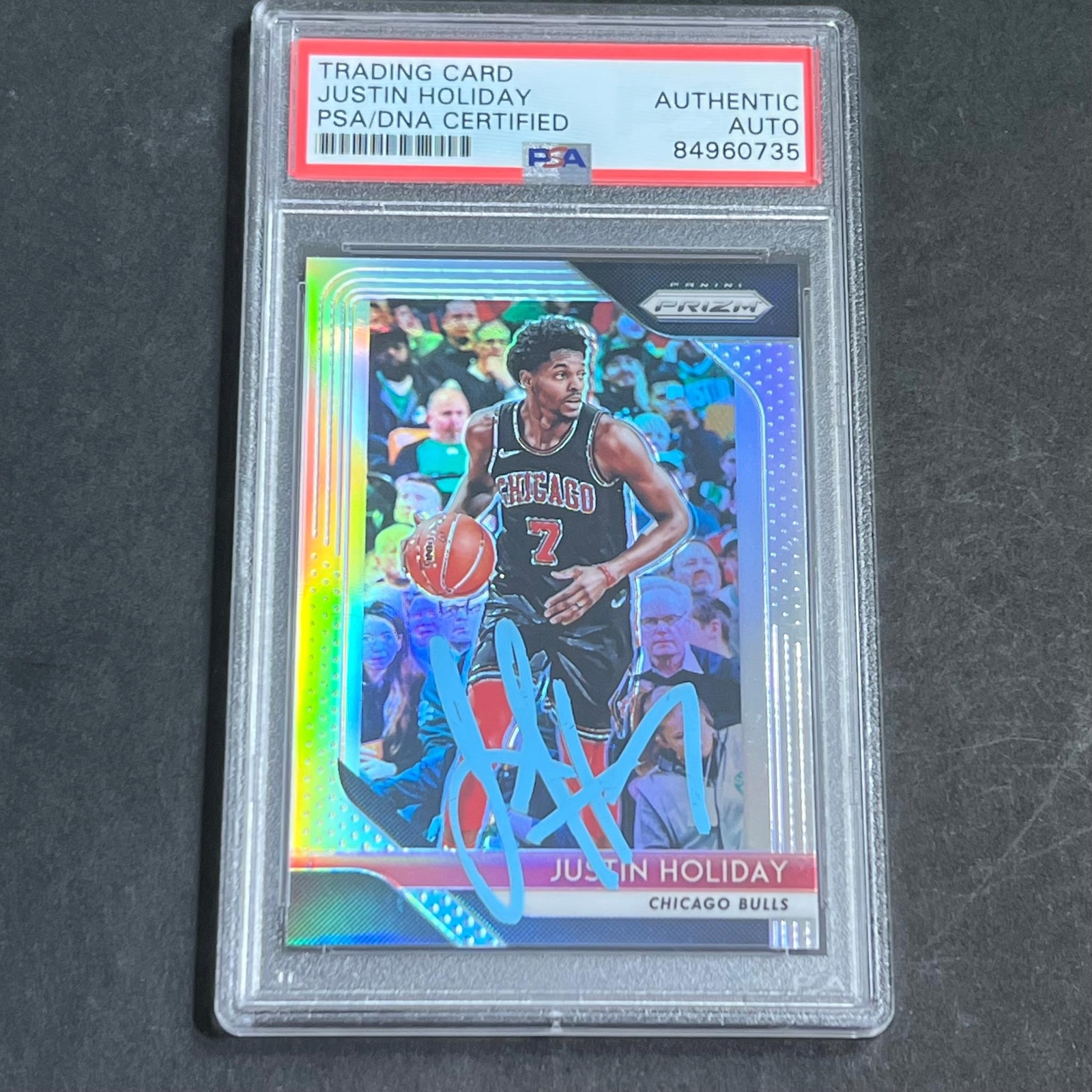 2018-19 Panini Prizm #150 Justin Holiday Signed Card AUTO PSA Slabbed Bulls
