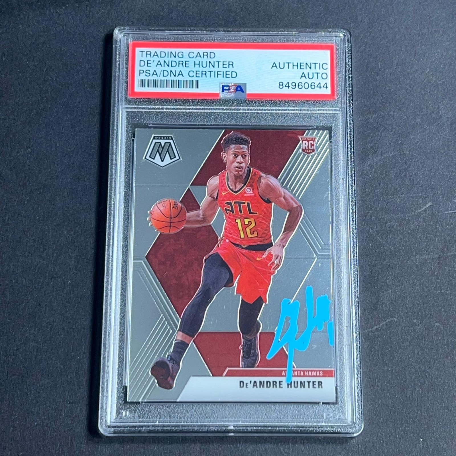 2019-20 Panini Mosaic #239 De'Andre Hunter Signed Card AUTO PSA/DNA Slabbed Hawk
