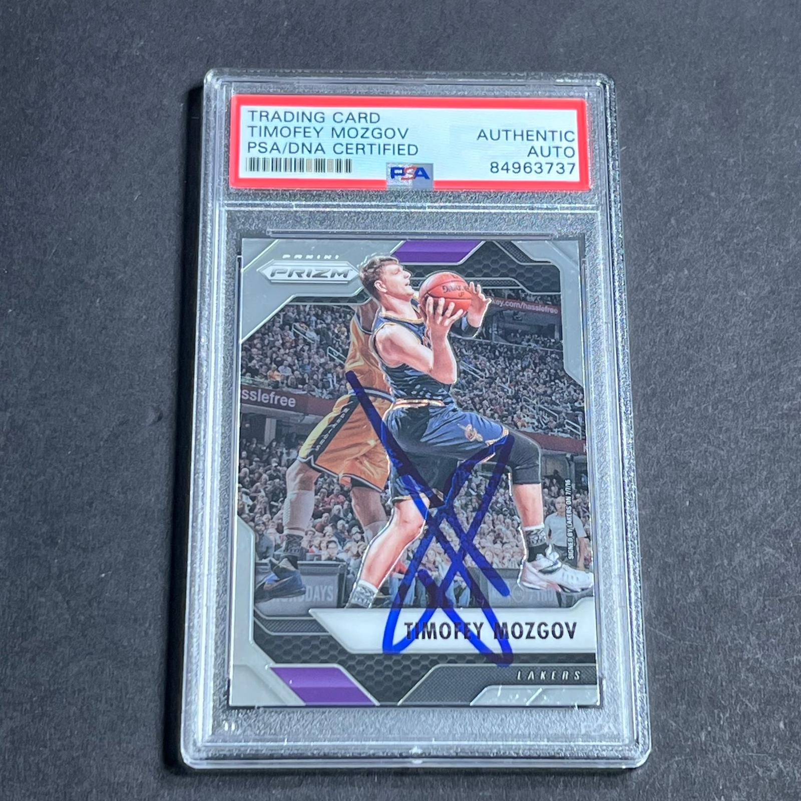 2016-17 PANINI PRIZM #133 Timofey Mozgov Signed AUTO PSA Slabbed Lakers
