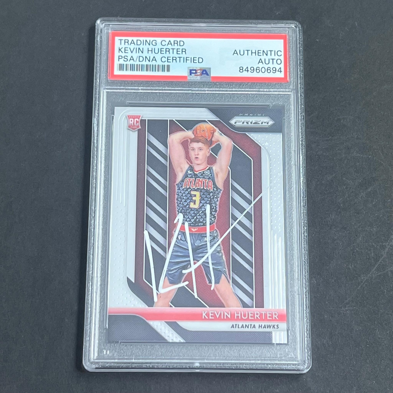 2018-19 Panini Prizm #68 Kevin Huerter Signed Card AUTO PSA/DNA Slabbed Hawks RC
