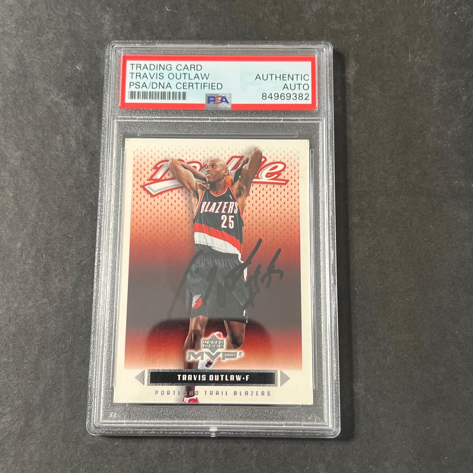 2003-04 Upper Deck MVP #223 Travis Outlaw Signed Card AUTO PSA Slabbed Portland
